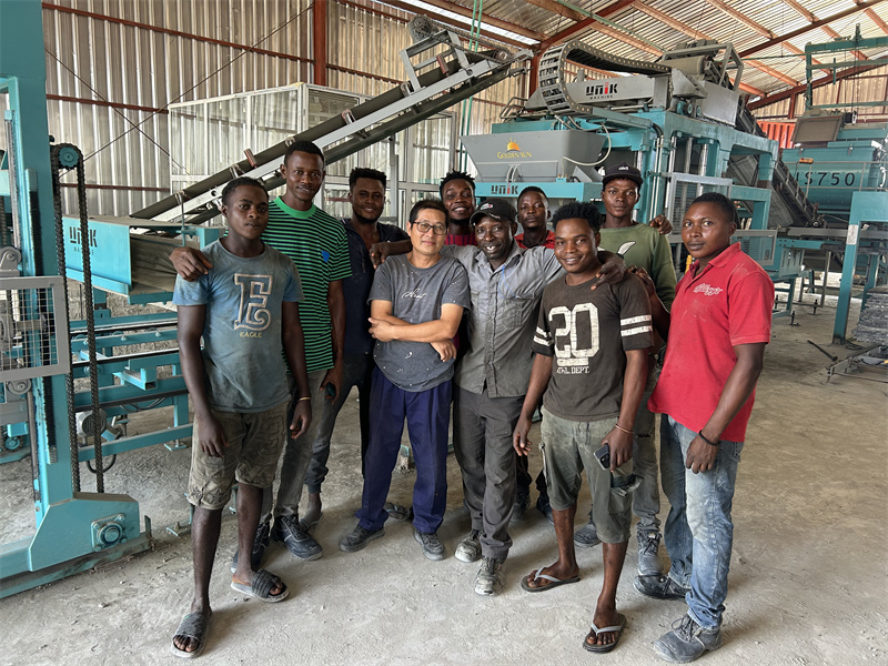 Betonilohkojen muovauskone myytävänä Nigeriassa: UNIK Machinery erottuu joukosta